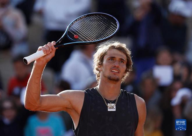 关于法国网球队力克世界网球队，兹维列夫制霸全场的信息