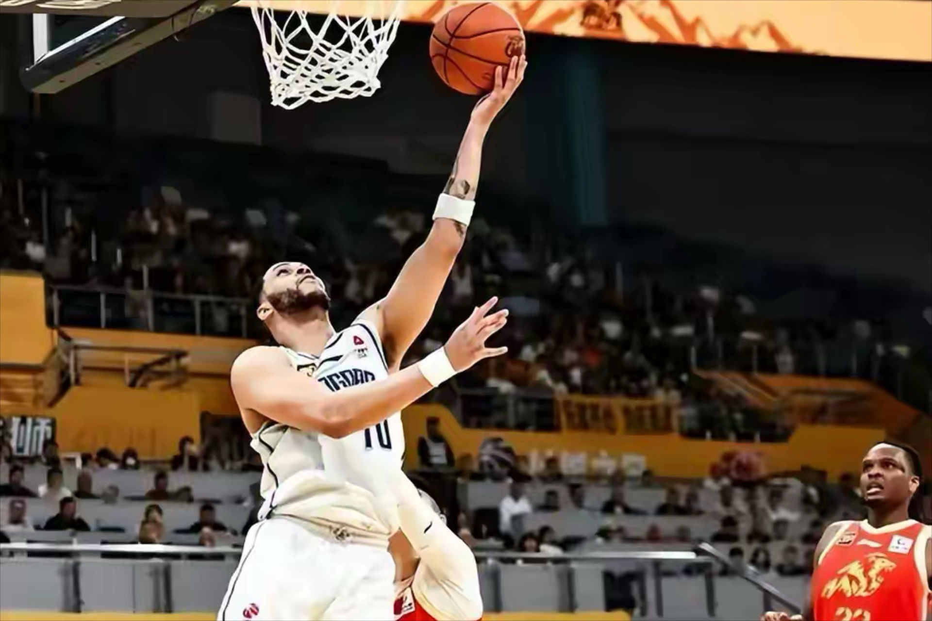 希腊男篮横扫意大利男篮，布克三分雨点燃全场的简单介绍