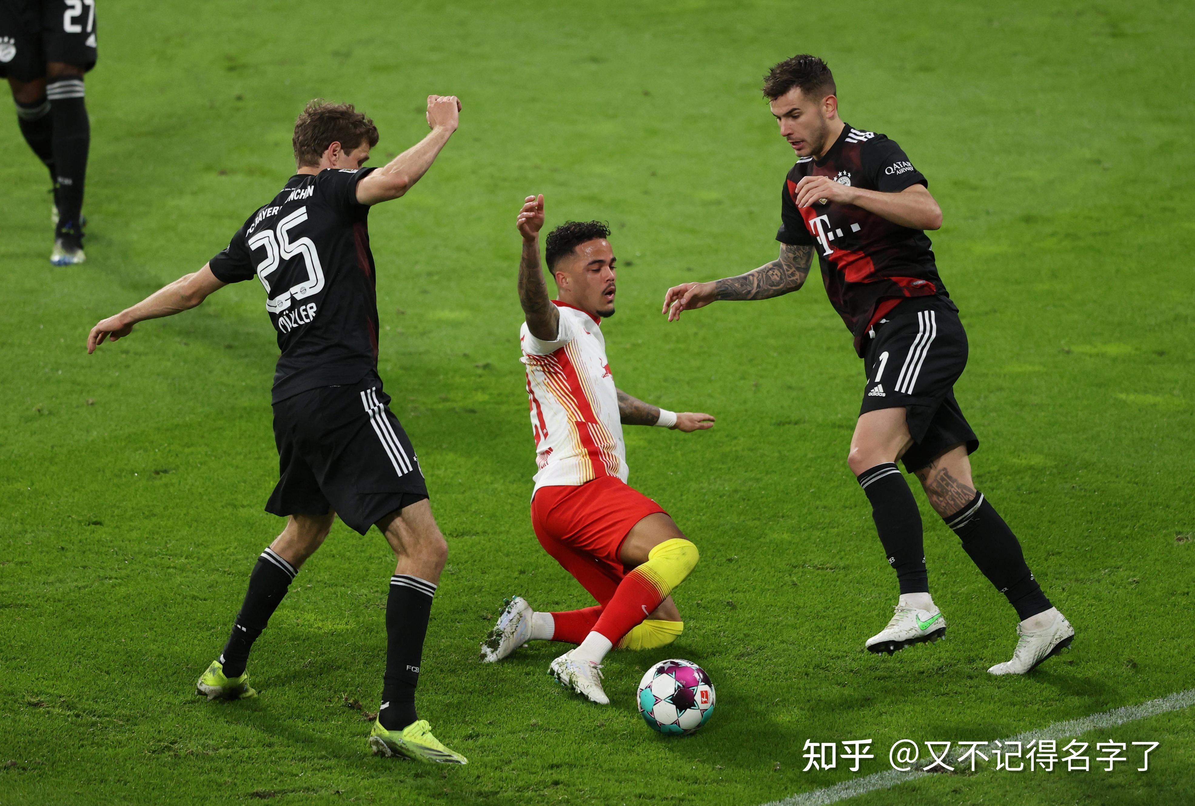 包含莱比锡红牛爆冷墨西哥，孔蒂爆发神勇的词条