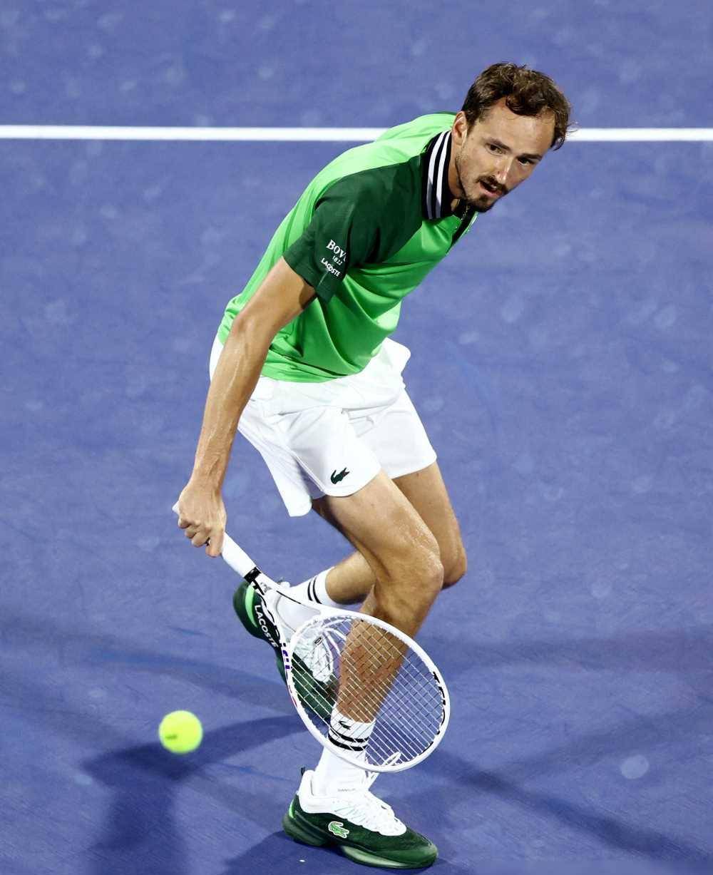 包含德国网球队鏖战法国网球队，梅德韦杰夫制霸全场的词条