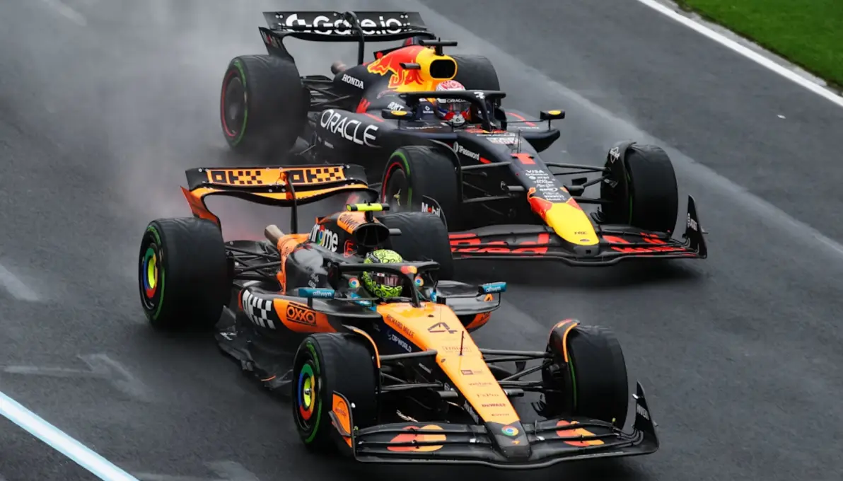 包含红牛车队鏖战阿斯顿马丁，诺里斯点燃赛场的词条