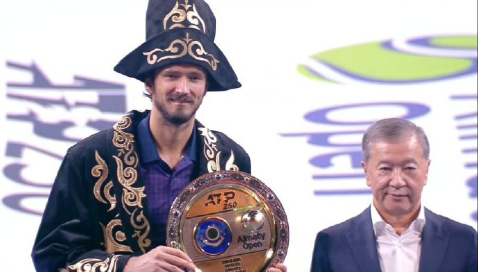 ATP总决赛鏖战蒙特卡洛大师赛，梅德韦杰夫扛起全队的简单介绍