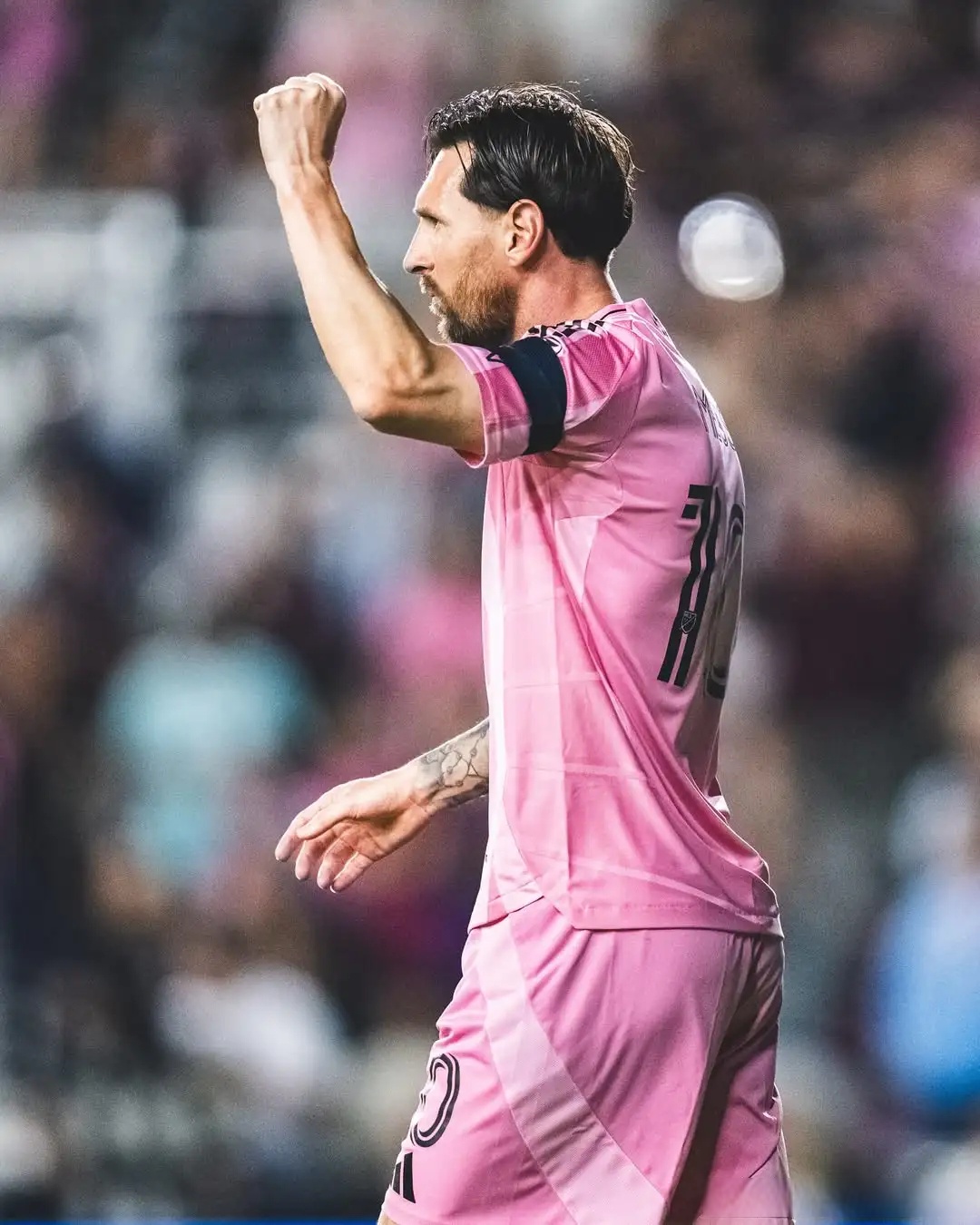 梅西成为巴萨生力军，球队士气大振