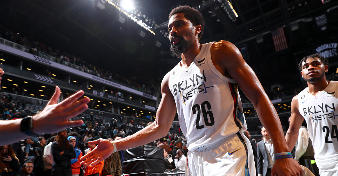 关于篮网球员斯宾塞·丁维迪表示球队要继续努力进步的信息