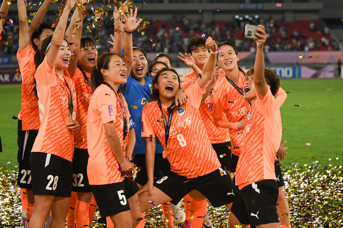 日本女足登顶亚洲,再次夺冠 日本女足登顶亚洲,再次夺冠
