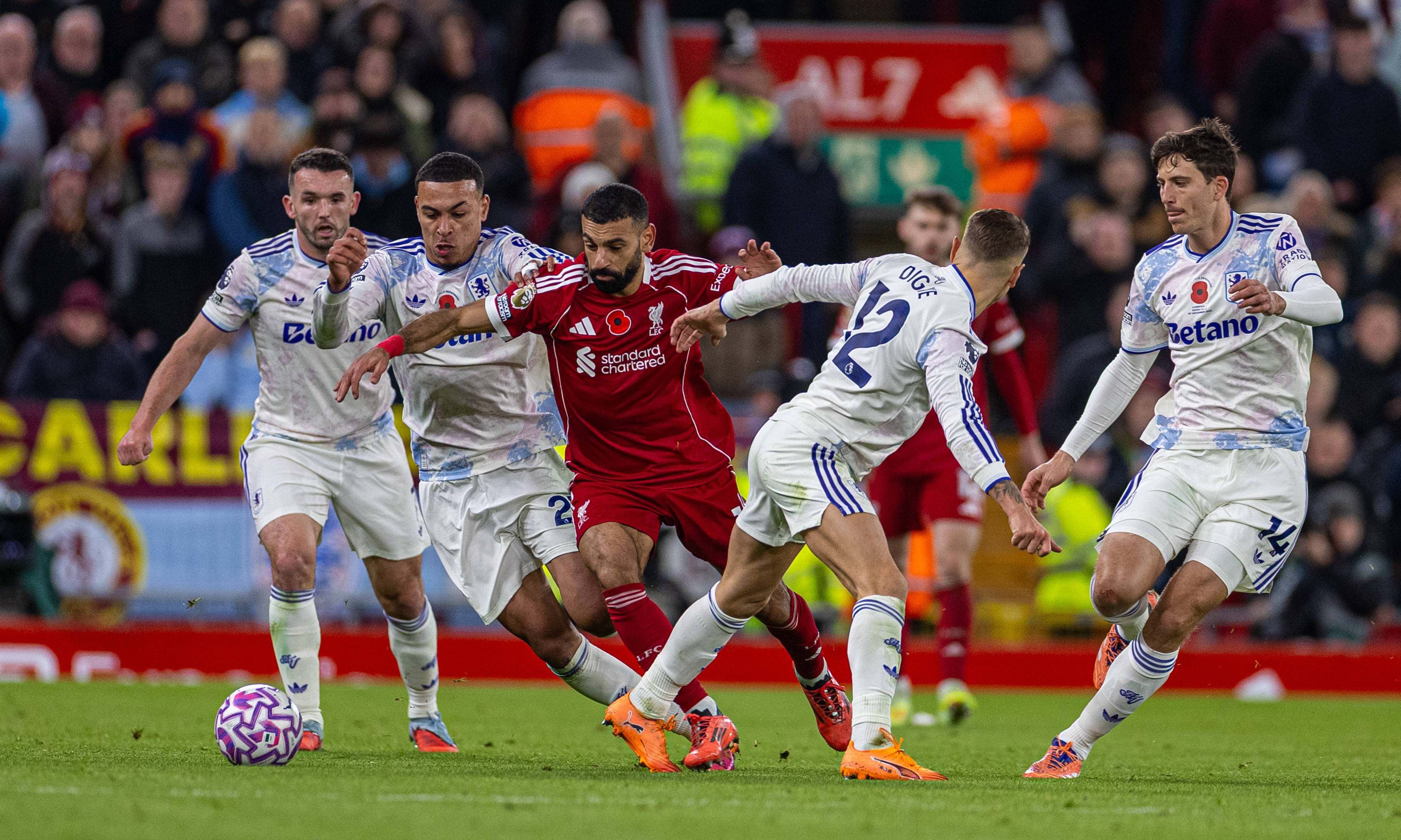 关于利物浦-击败对手，保持领先优势的信息