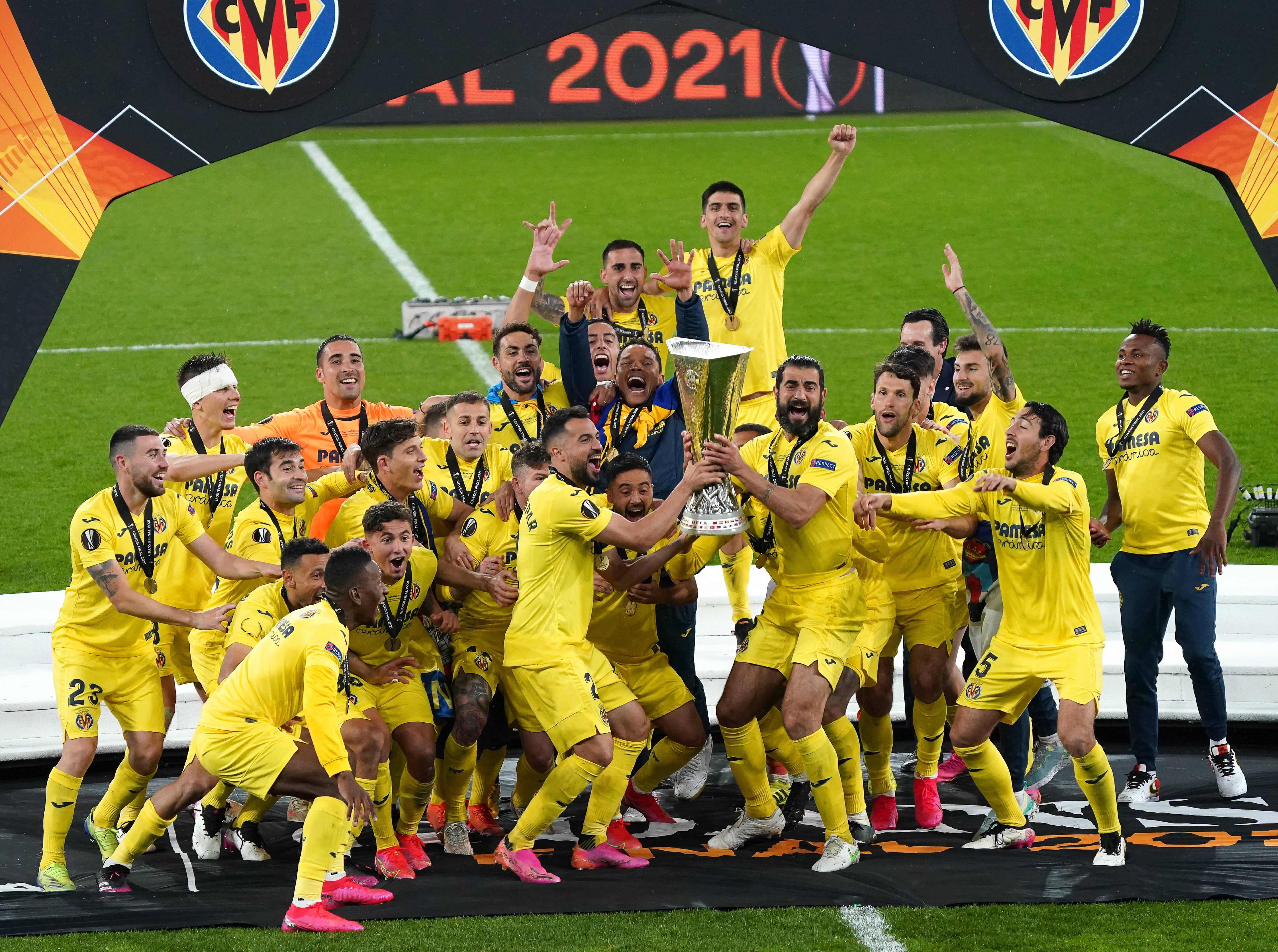 包含意大利不敌对手，遭遇欧预赛惨败的词条