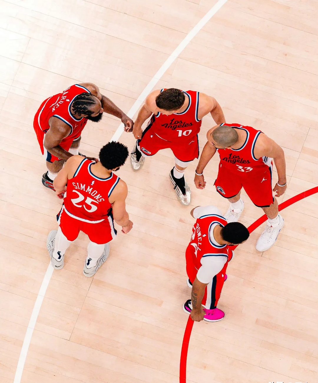 包含勇士B队险胜波兰男篮，哈登爆发神勇的词条