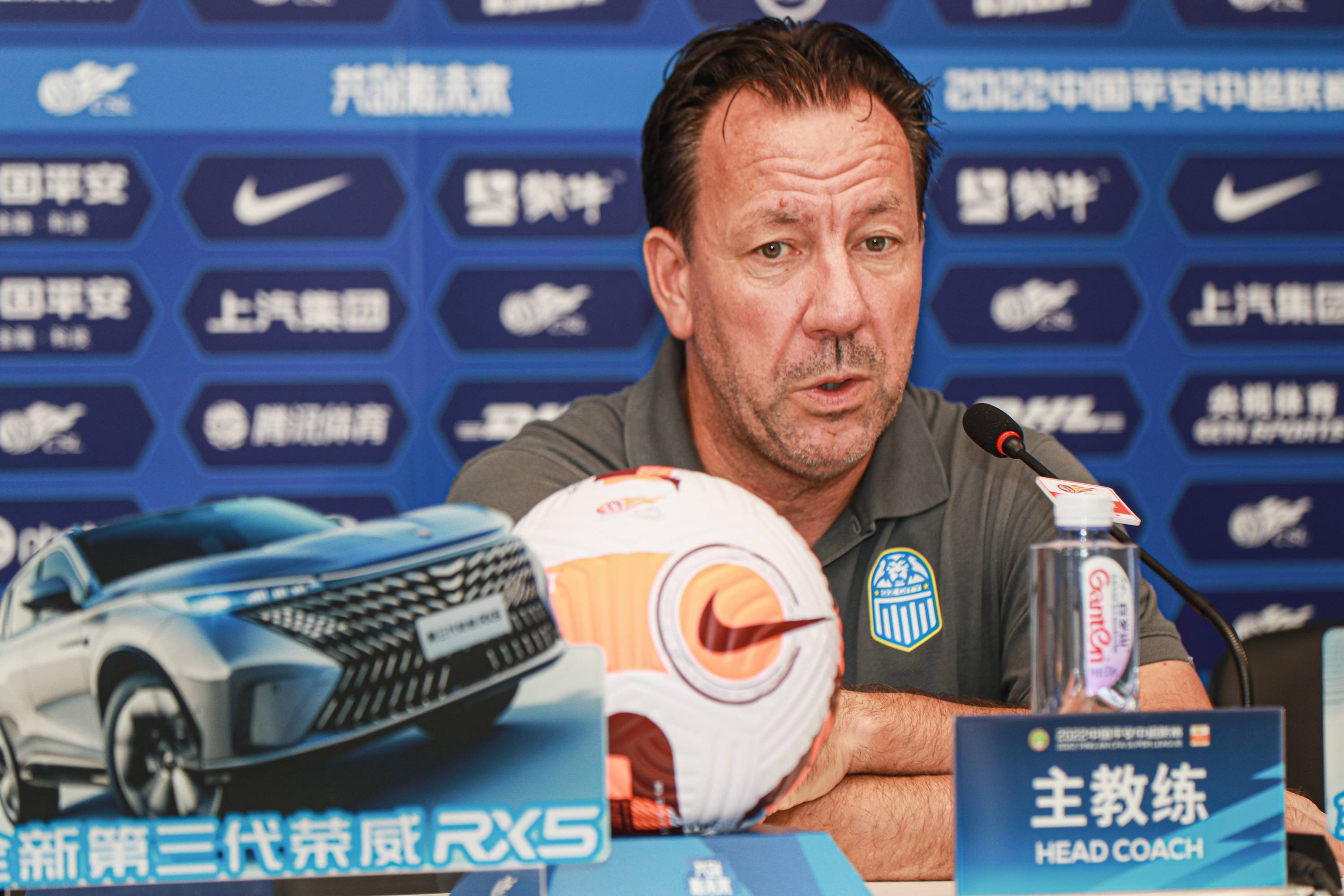 包含南特主帅变动：如何带领球队走出低谷的词条