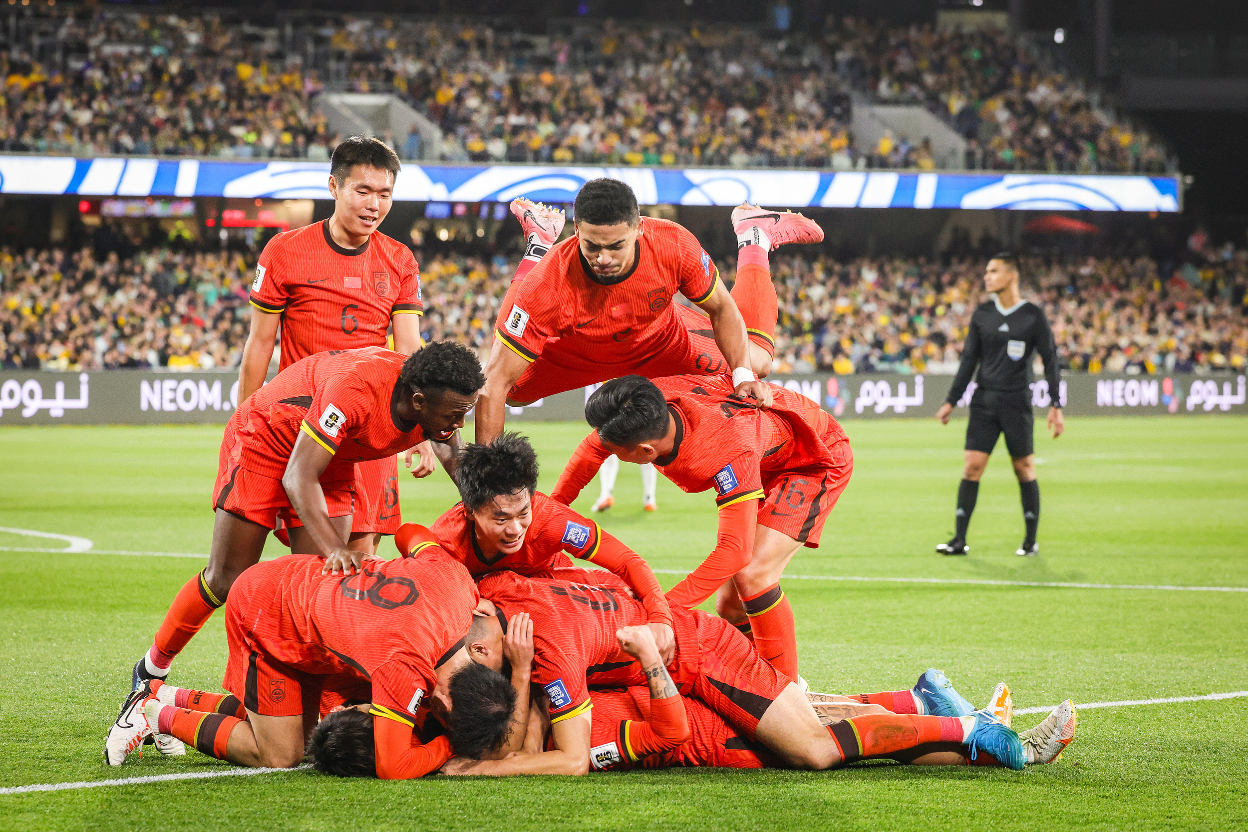 关于英格兰队横扫法国队，梁靖崑点燃赛场的信息