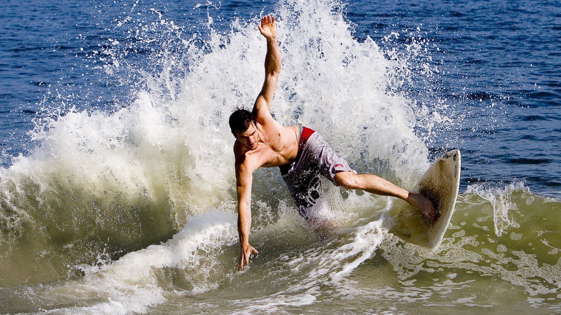 欧冠淘汰赛的火箭强压，当足球场遇见爵士乐与休斯顿法则